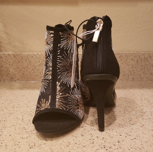 NWT Charming Charlie Sequin Star Peeptoe Heels - Picture 3 of 6